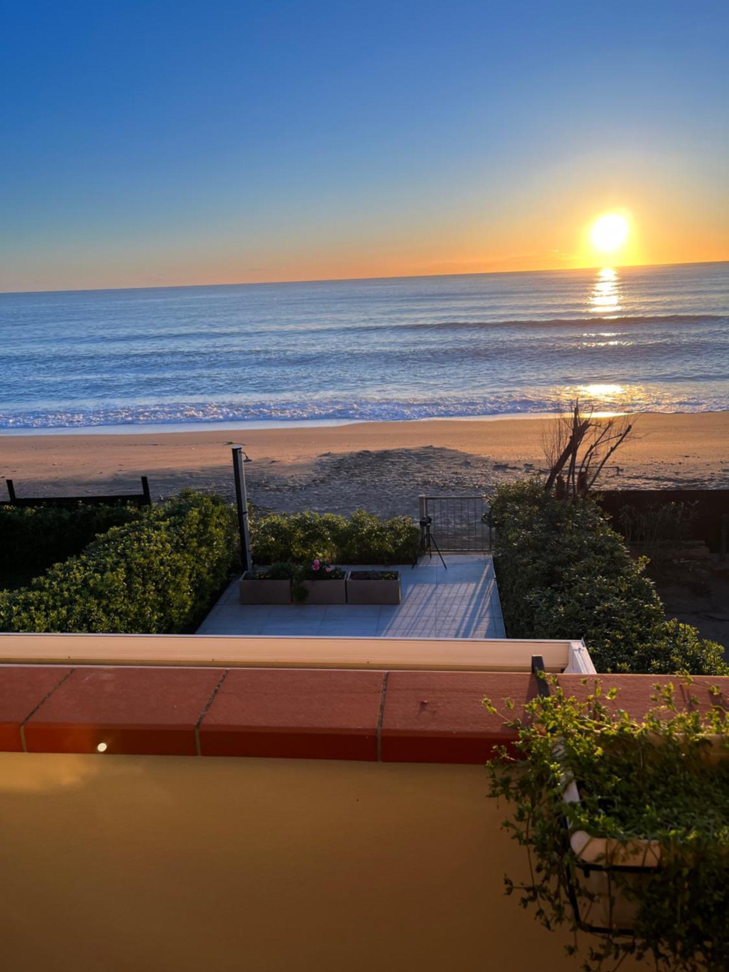 Casamare Una Casa Sulla Spiaggia Nelle Marche Porto Potenza Picena Exterior foto