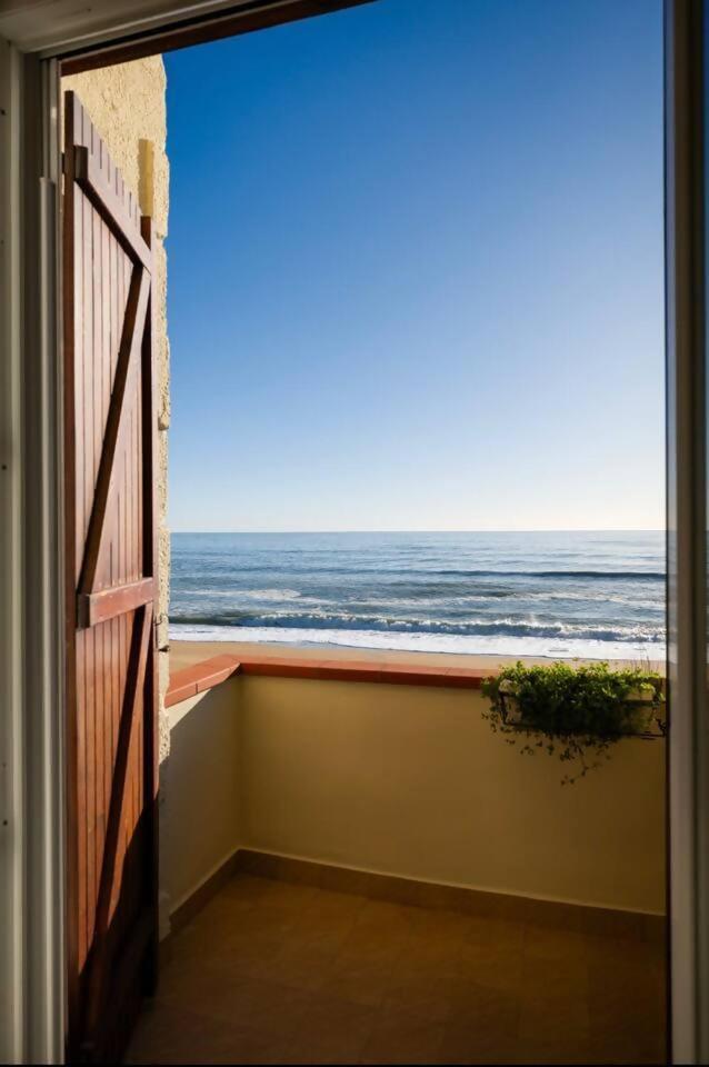 Casamare Una Casa Sulla Spiaggia Nelle Marche Porto Potenza Picena Exterior foto