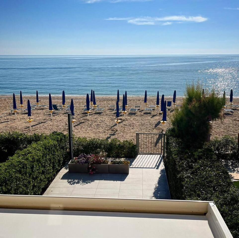 Casamare Una Casa Sulla Spiaggia Nelle Marche Porto Potenza Picena Exterior foto